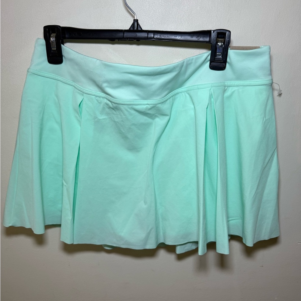 NEW…..Nike Mint Green skirt/shorts size X-large